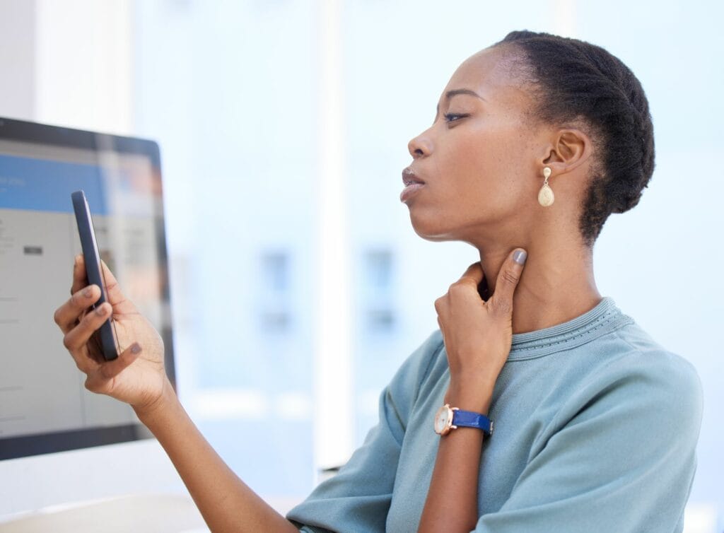 Lady consulting on Video call for Thyroid Management | Hollrah Wellness